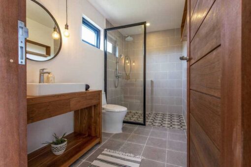 upstairs bathroom 1